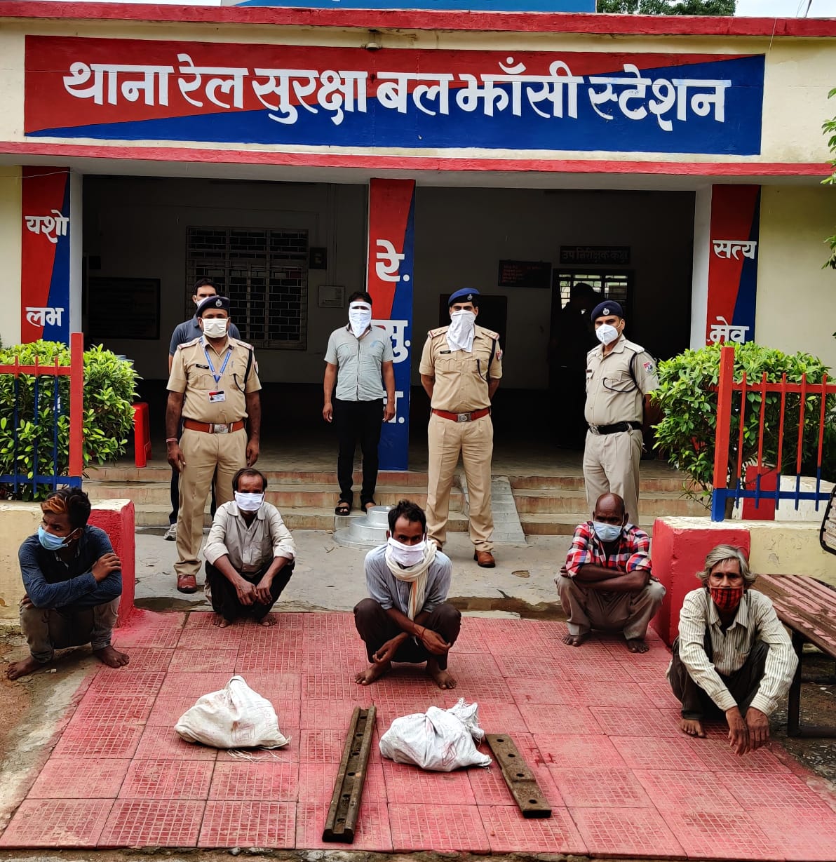 3 thieves caught railway property sent to jail Jhansi