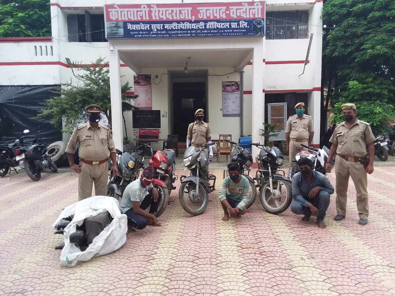 Interstate thief gang busted motorcycles tractor tally recovered Chandauli