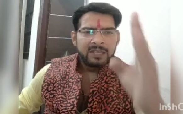 Anurag Goswami threatened police station video viral mathura