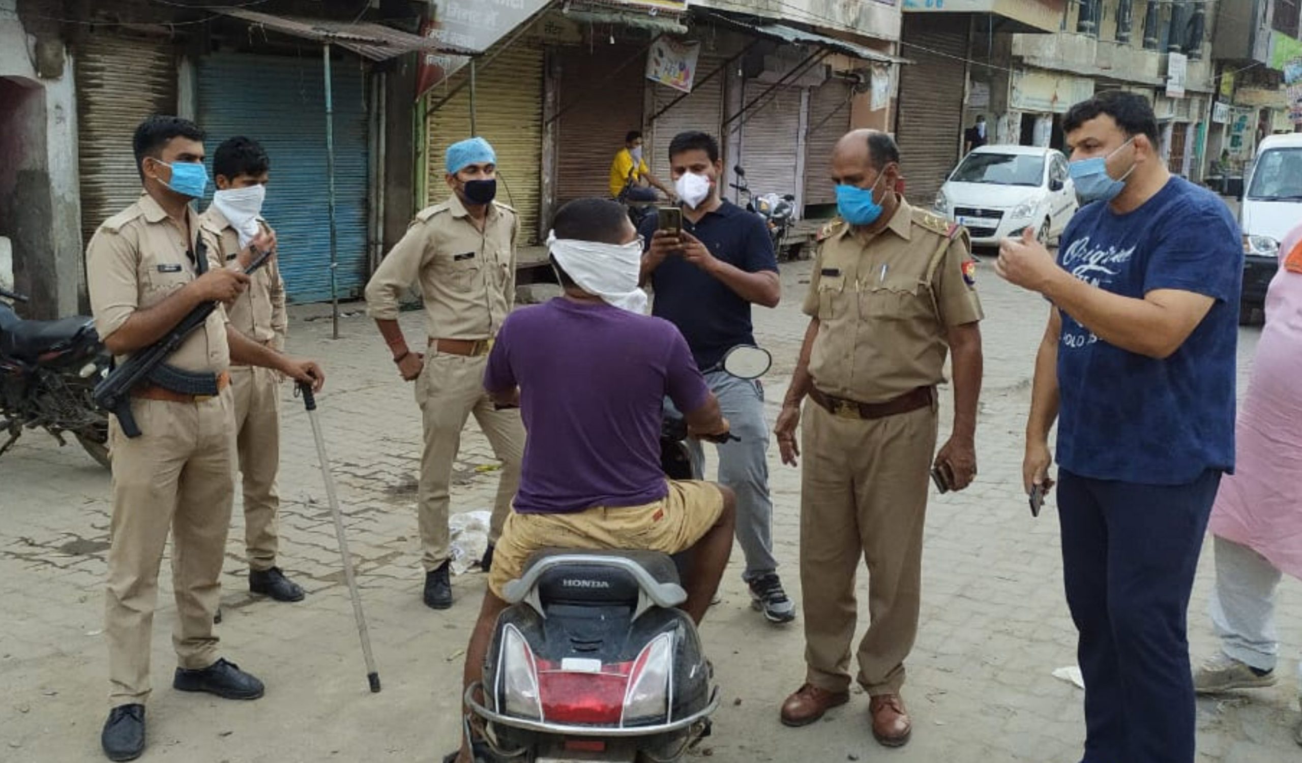 Etah Police march on foot