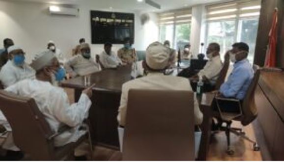 Lucknow District administration meeting Muslim religious leaders regarding Bakrid