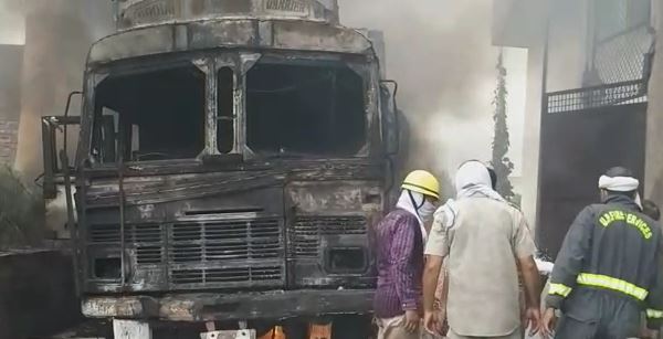 Burning truck furnace oil lakhs due Video Muzaffarnagar