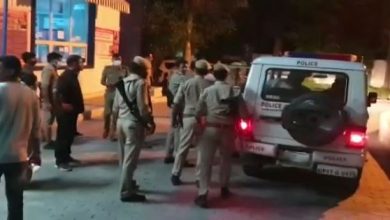 Photo of यूपी : दबिश देने पहुंची पुलिस को देख महिला व उसकी दो बेटियों ने खाया जहेर