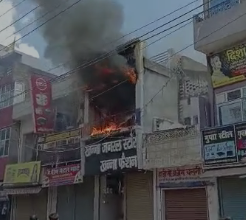 Photo of सुल्तानपुर : जनरल स्टोर की दुकान में शॉट सर्किट से लगी आग