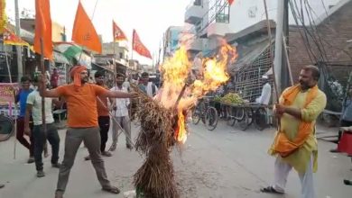 Photo of अलीगढ़: फिल्म काली के पोस्टर को लेकर फूटा हिंदू जागरण मंच के कार्यकर्ताओं का गुस्सा