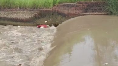 Photo of यूपी : नहर में उतराता मिला युवक का शव, हत्या कर फेंके जाने की आशंका